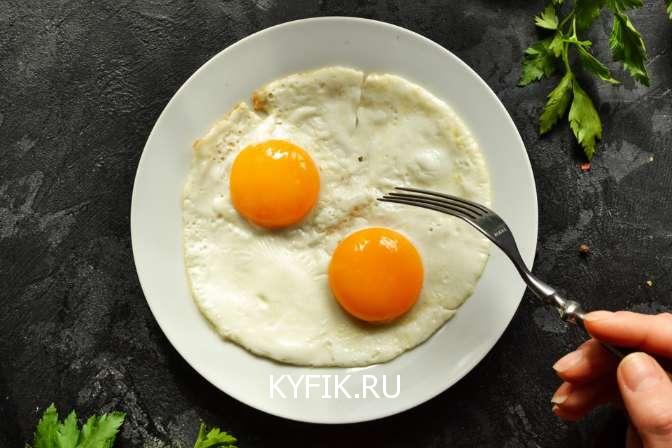 Как приготовить яичницу без сковороды